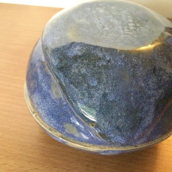 Handmade blue glazed art pottery small jar with lid signed - Picture 2 of 6
